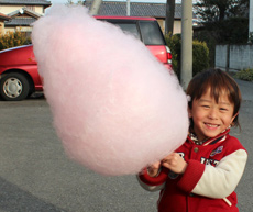 小さなお子さんには、ビックリサイズなジャンボ綿菓子！！